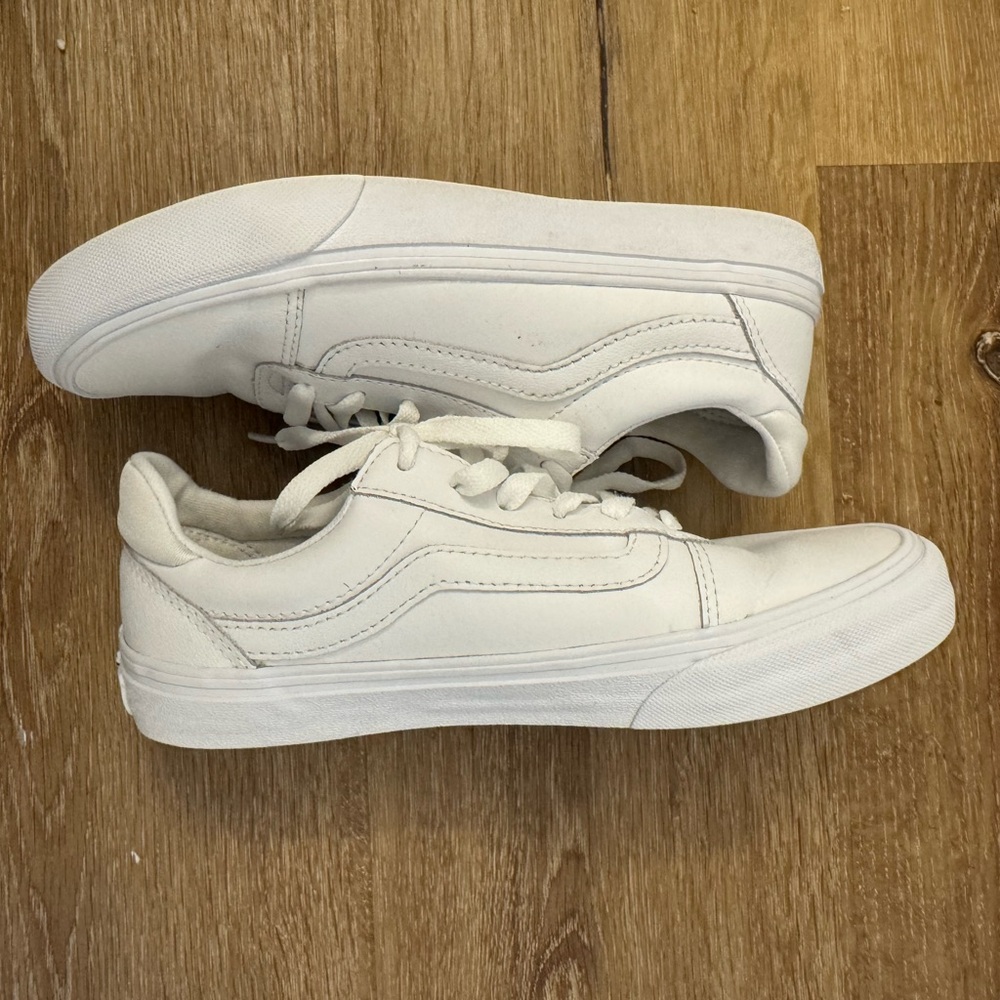 Vans Old Skool Women's White Leather Deluxe Comfort Sneakers